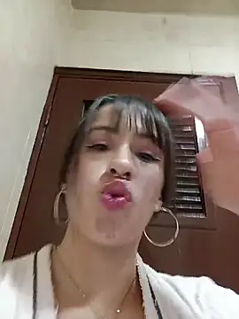 SofiCandy_ Chat XXX in diretta