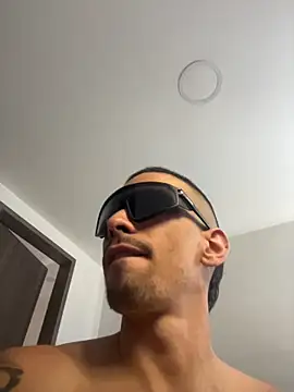 Mikevargas03 – webcam-show