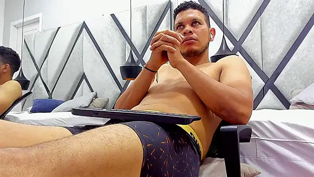 NohaBrooks: онлайн-секс-чат