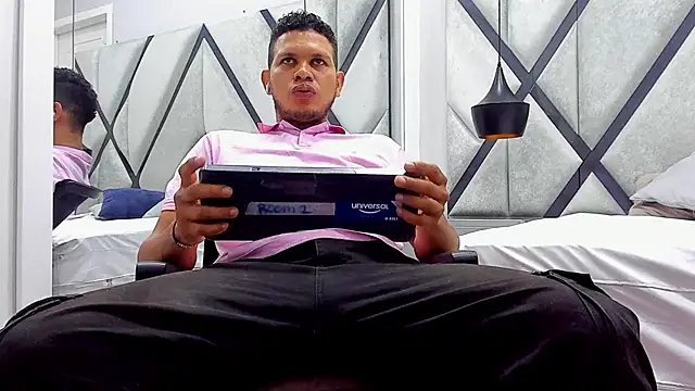 NohaBrooks élő XXX-chatje