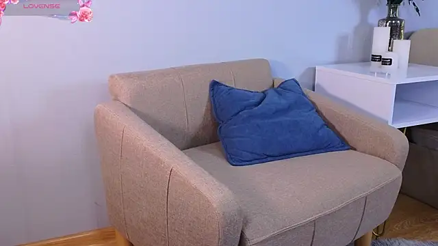 VixariaのライブXXXチャット