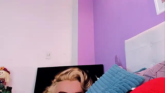 Charlotte11-11's Live XXX Chat