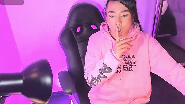 Pokazy przed kamerką – Daniiela_Ember