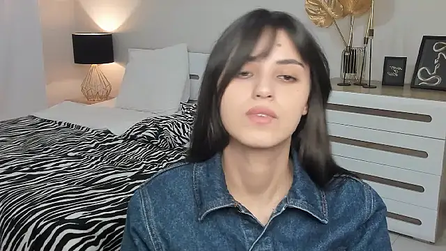 Jasmine_Stewart – Naživo XXX chat