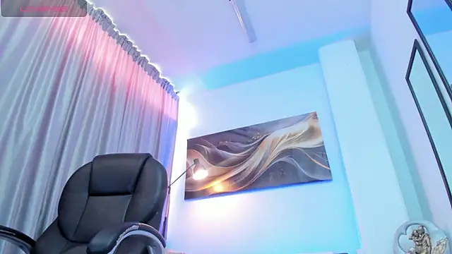 Tommas_Jhonson: онлайн-секс-чат