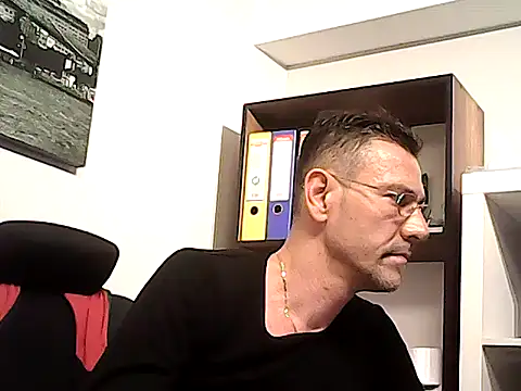 Pokazy przed kamerką – mastercharisma35