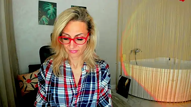 MuseOfStage Adlı Modelin Canlı XXX Sohbeti