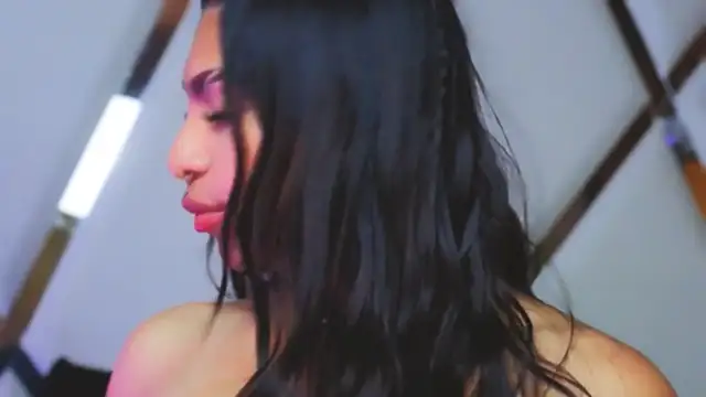 MeelFox Adlı Modelin Canlı XXX Sohbeti