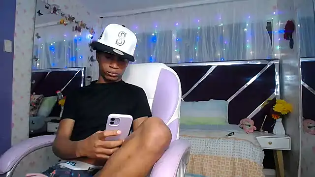 Chatroom XXX en direct de Santy_bigcock_01