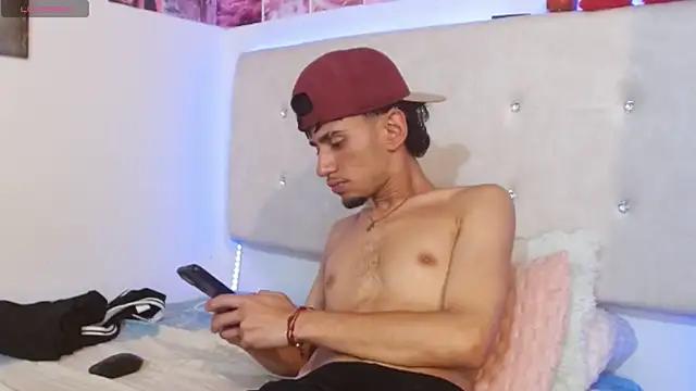 Chat +18 de golden_raiden_12 ao vivo