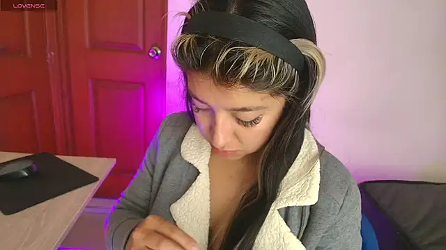 Dahiana_Dmour_'s Live XXX Chat