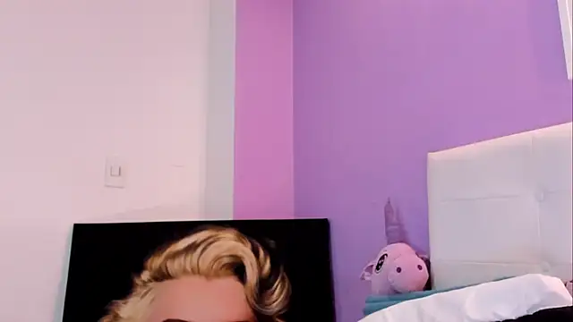 Chat XXX en directo de Charlotte11-11