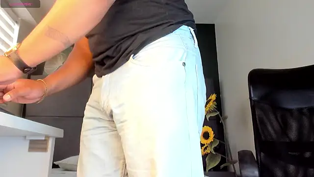 Jan_FlpのライブXXXチャット