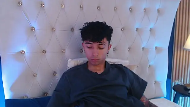 Онлайн чат XXX Aiden_Rivers_