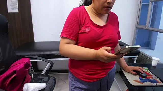 LeilaSmith_ Adlı Modelin Canlı XXX Sohbeti