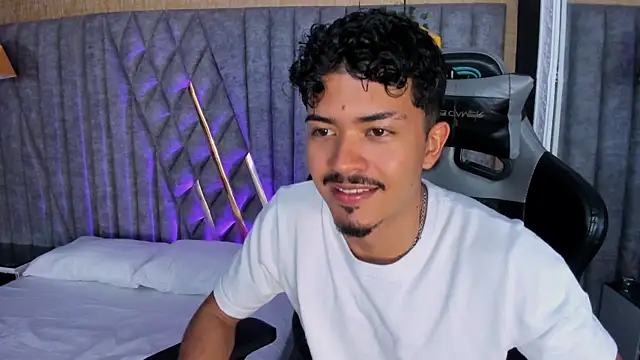 NicolaiKarav Show Webcam