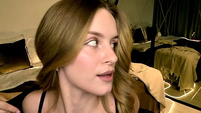 Chatroom XXX en direct de RozzitaBedberry