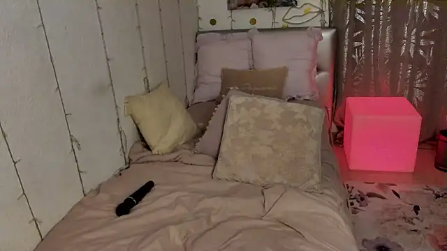 AlicianeFrancaise's Live XXX Chat