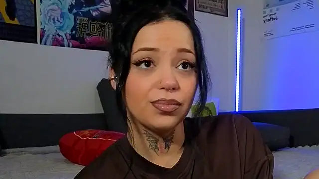 KiraQuinn1's Webcam Show