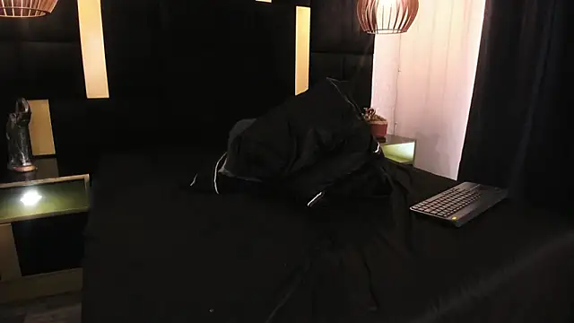 Lucio__Fox 现场XXX聊天