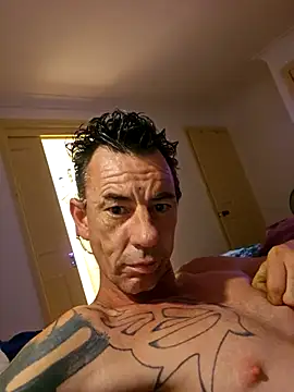 AussieOxlong: διαδικτυακό σόου στην κάμερα