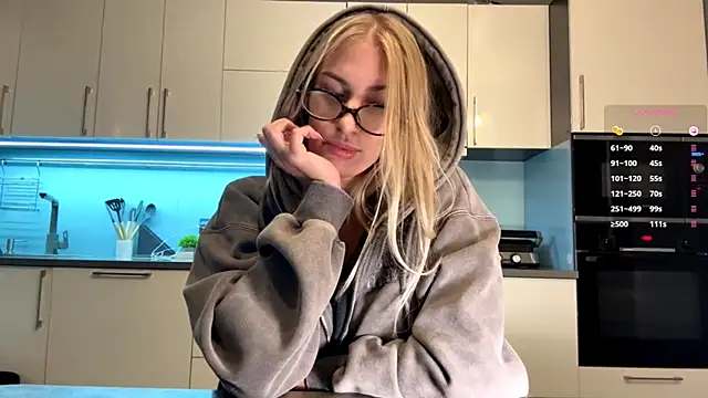 SoftnessMila's Live XXX Chat