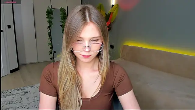 linakorvin Live XXX Chat