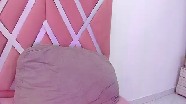 Helenn_monroy1 Adlı Modelin Canlı XXX Sohbeti