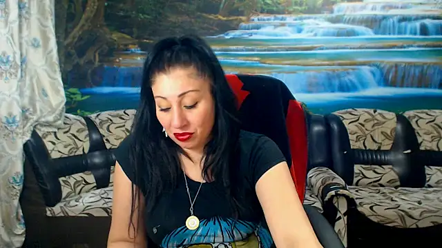 Chatroom XXX en direct de MoistMady