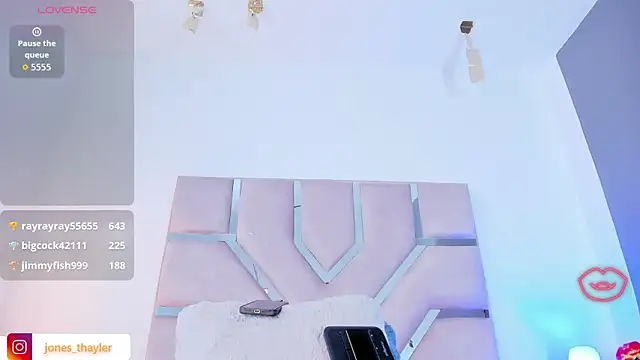 Thayler_jones Chat XXX live