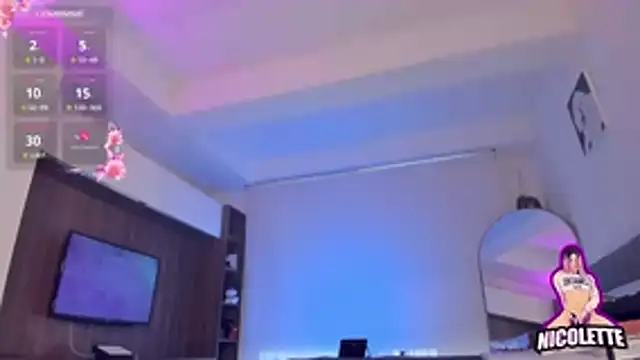 Show modela nicolette_tay na web-kameri