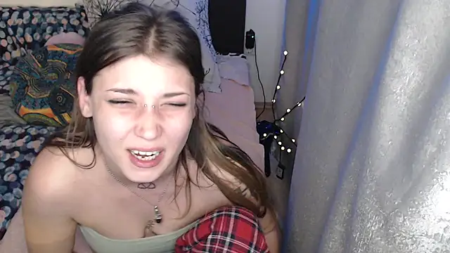 AlienforTwenty Adlı Modelin Canlı XXX Sohbeti