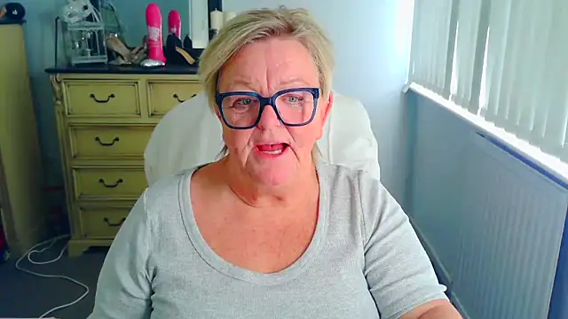 BridgetBlueEyes' Live XXX Chat