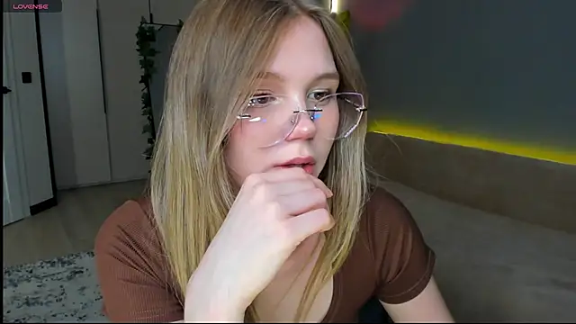 linakorvin live XXX chat