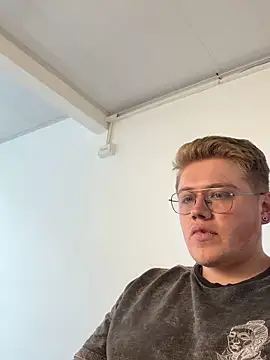 SecretOfficeX Show Webcam