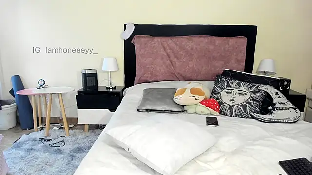 Chat XXX en directo de Thedollhoney