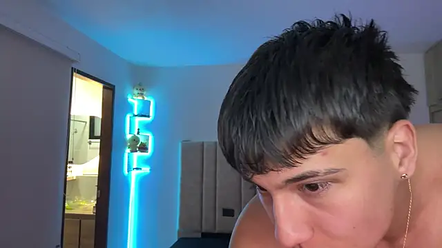 CHRIS_MORGAN1 Adlı Modelin Canlı XXX Sohbeti