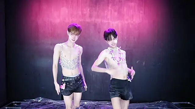 Queen-Vibe Webcamshow