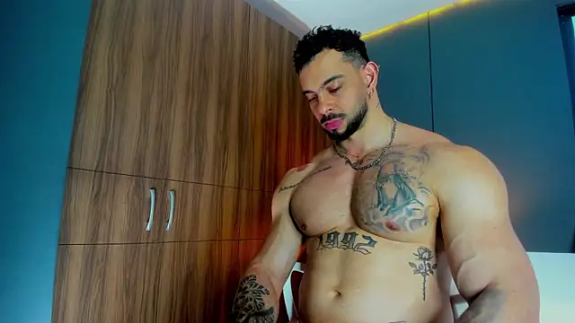 massimo_visconti's Webcam Show