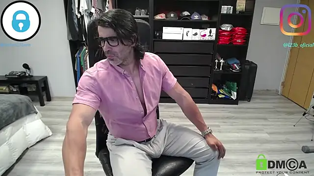 latinoo23bom Chat XXX live