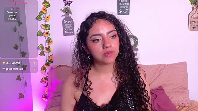 Czat XXX na żywo – emiily_curly