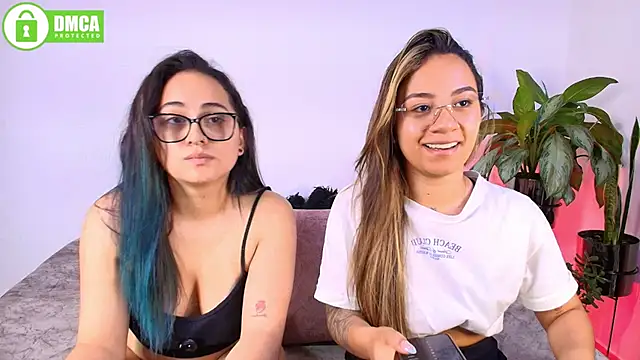 Jules_n_Gia Show Webcam