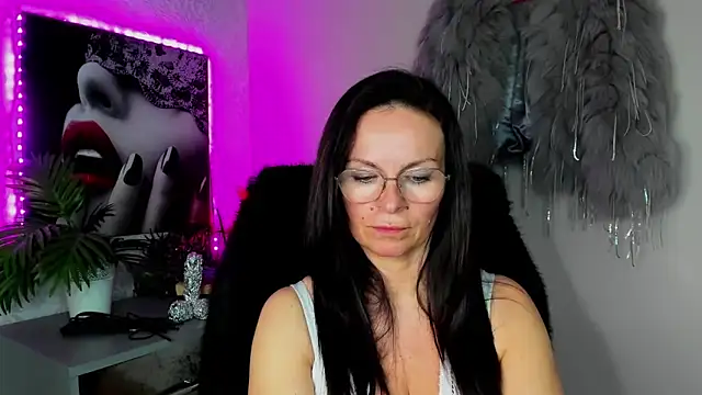 HelenLuxx Adlı Modelin Canlı XXX Sohbeti