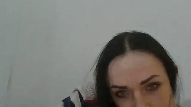 Trinsy_Love Adlı Modelin Canlı XXX Sohbeti