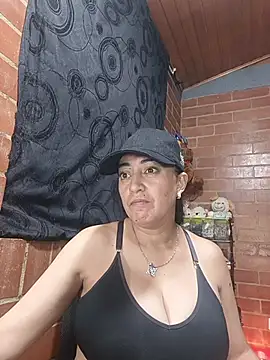 AlexandrinaのライブXXXチャット