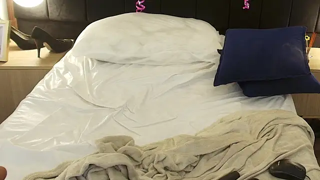 Chat +18 de LiaMonroee_ ao vivo