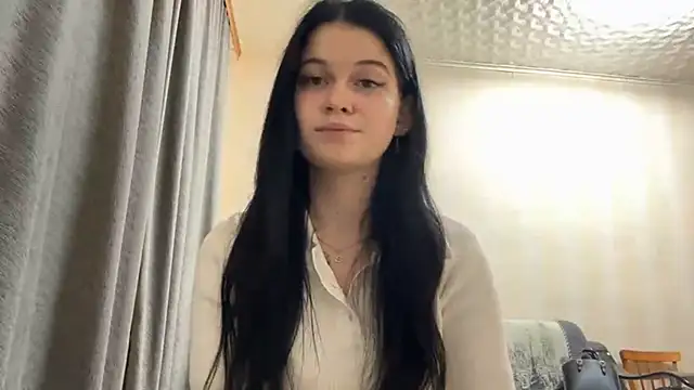 BellaLuxury Adlı Modelin Canlı XXX Sohbeti