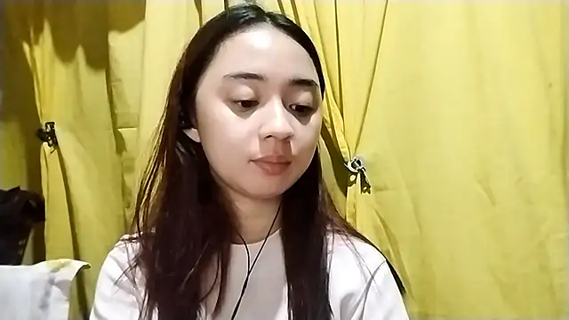 LenoraLacassagne Show in webcam