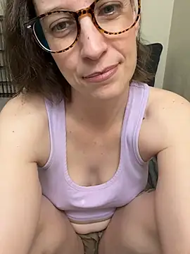 CreamedKitten live XXX chat