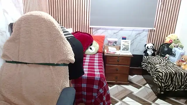 Chatroom XXX en direct de Sonialorens_